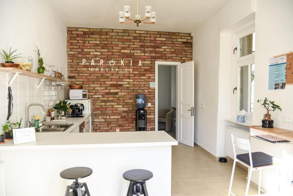 Parokia Apartman Es Coworking A Balaton Mellett Kaptalantoti Buitenkant foto