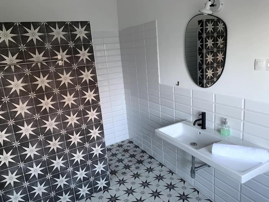 Parokia Apartman Es Coworking A Balaton Mellett Kaptalantoti Buitenkant foto