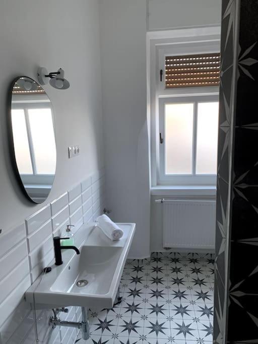Parokia Apartman Es Coworking A Balaton Mellett Kaptalantoti Buitenkant foto